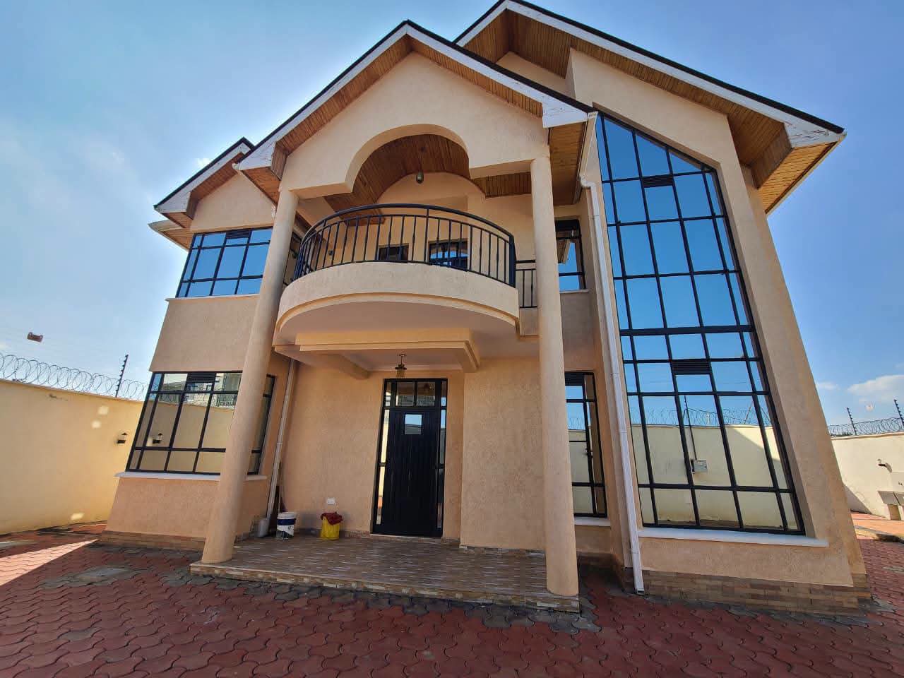 Ultra-Modern 4 Bedroom Mansion For Sale — Kamakis
