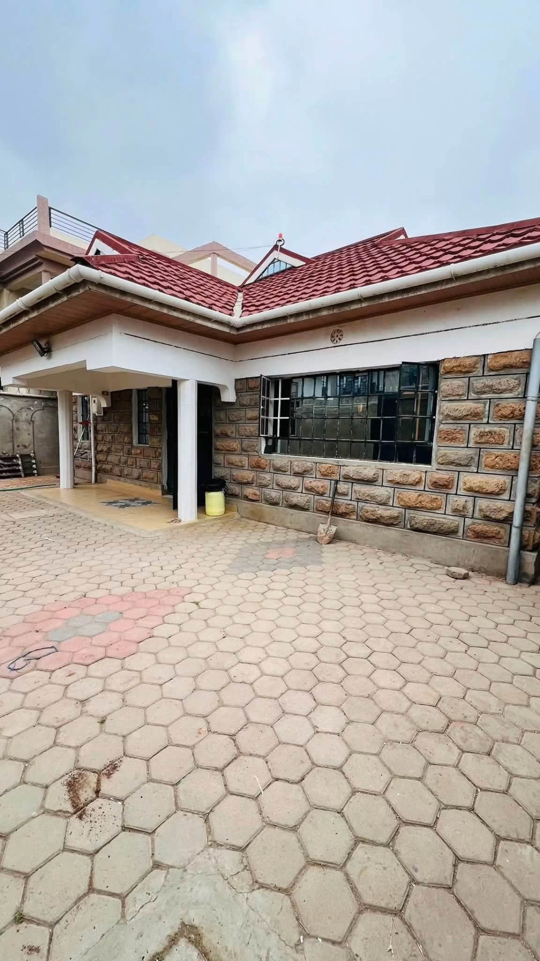 3 Bedroom Bungalow + DSQ To Let — Utawala Airways